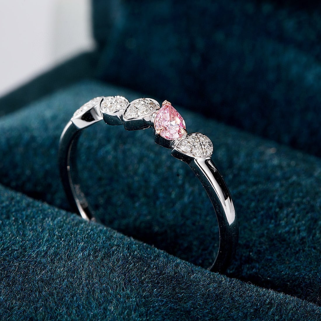 14k Gold 0.18 Ctw Natural Pink Diamond & Diamond Ring - 3