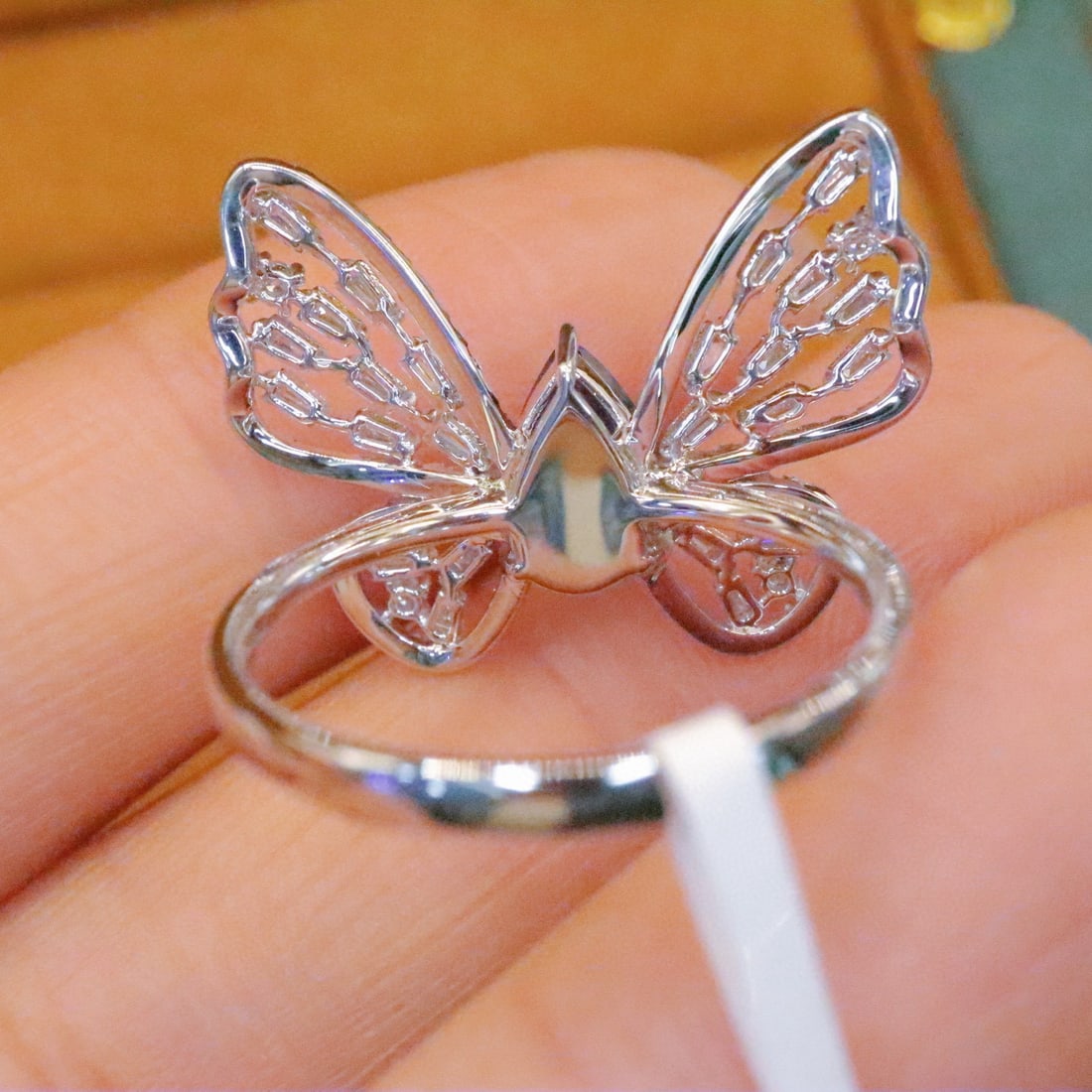 14k Gold 1.80 Ctw Natural Sapphire & Diamond & Butterfly Ring - 2