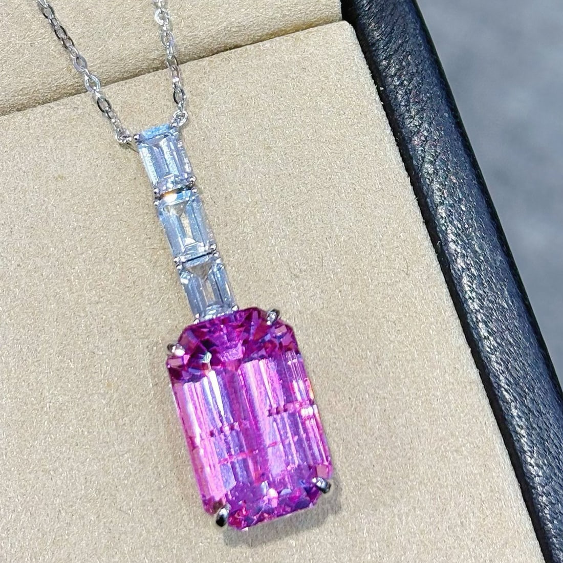 14k Gold 18.43 Ctw Natural Kunzite & Sapphire Necklace - 5