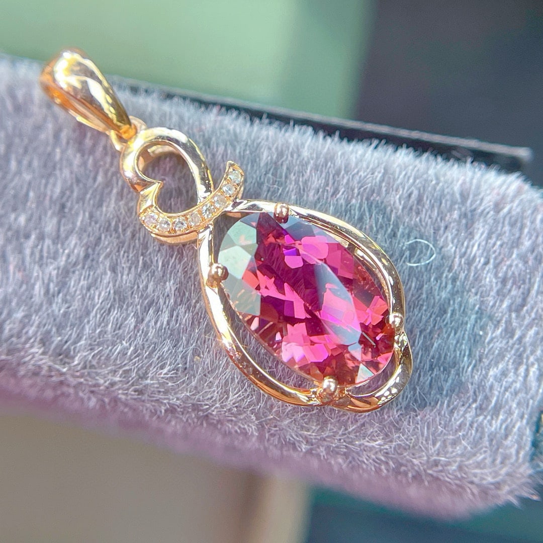 14k Gold 2.55 Ct Natural Tourmaline & Diamond Pendant( Without Chain ): Ref:230988108 // gold content:14k gold // main gemstone:tourmaline // shape:oval // carat weight:2. 55ct // color:red // treatment:natural // // adjacent gemstone 2 : diamond // shape:round //