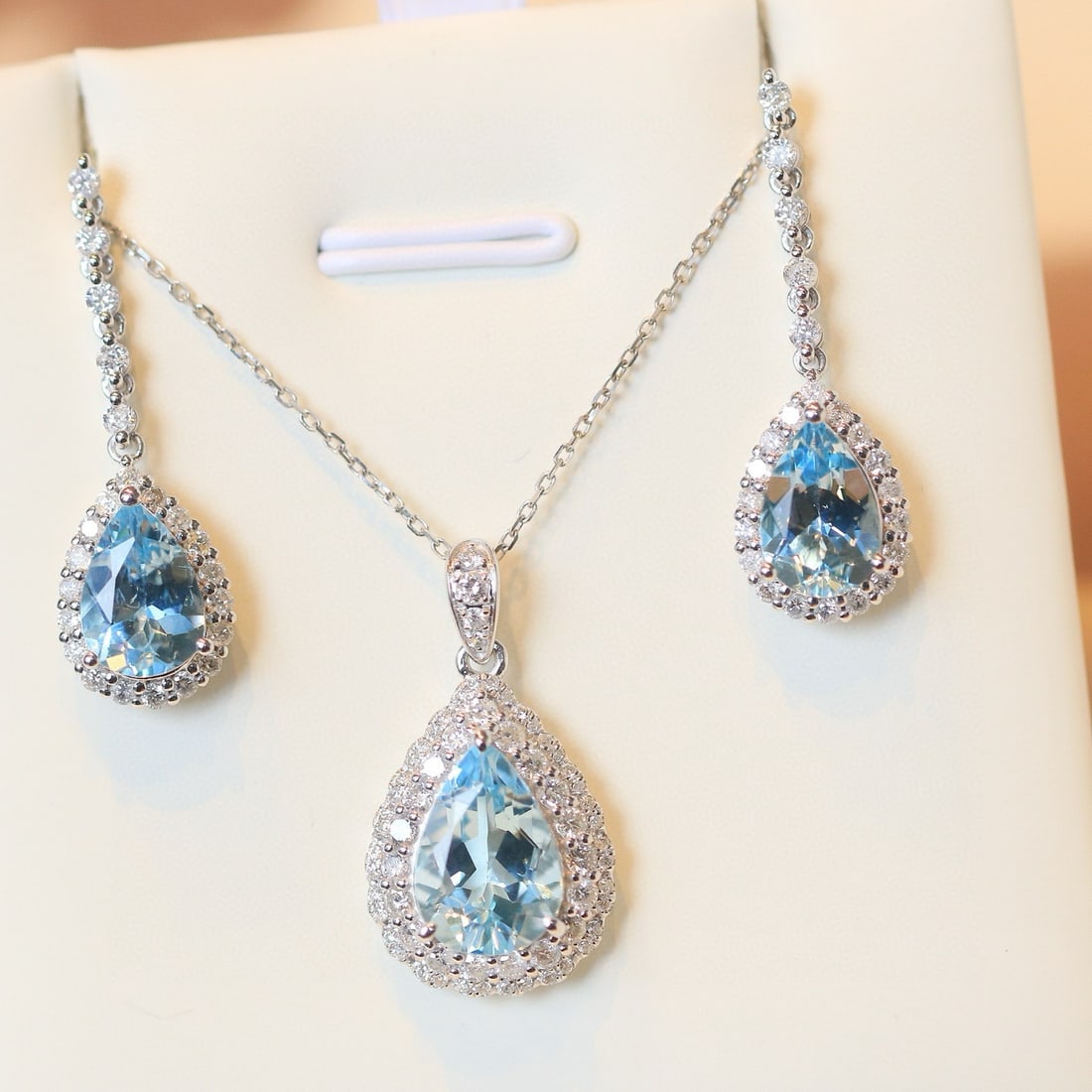 14k Gold 5.51 Ctw Natural Aquamarine & Diamond Jewelry Set: Ref:230988115 // gold content:14k gold // pendant(without chain) // main gemstone:aquamarine // shape:pear // carat weight:2. 14ct // color:santa maria color // treatment:natural // // adjacent