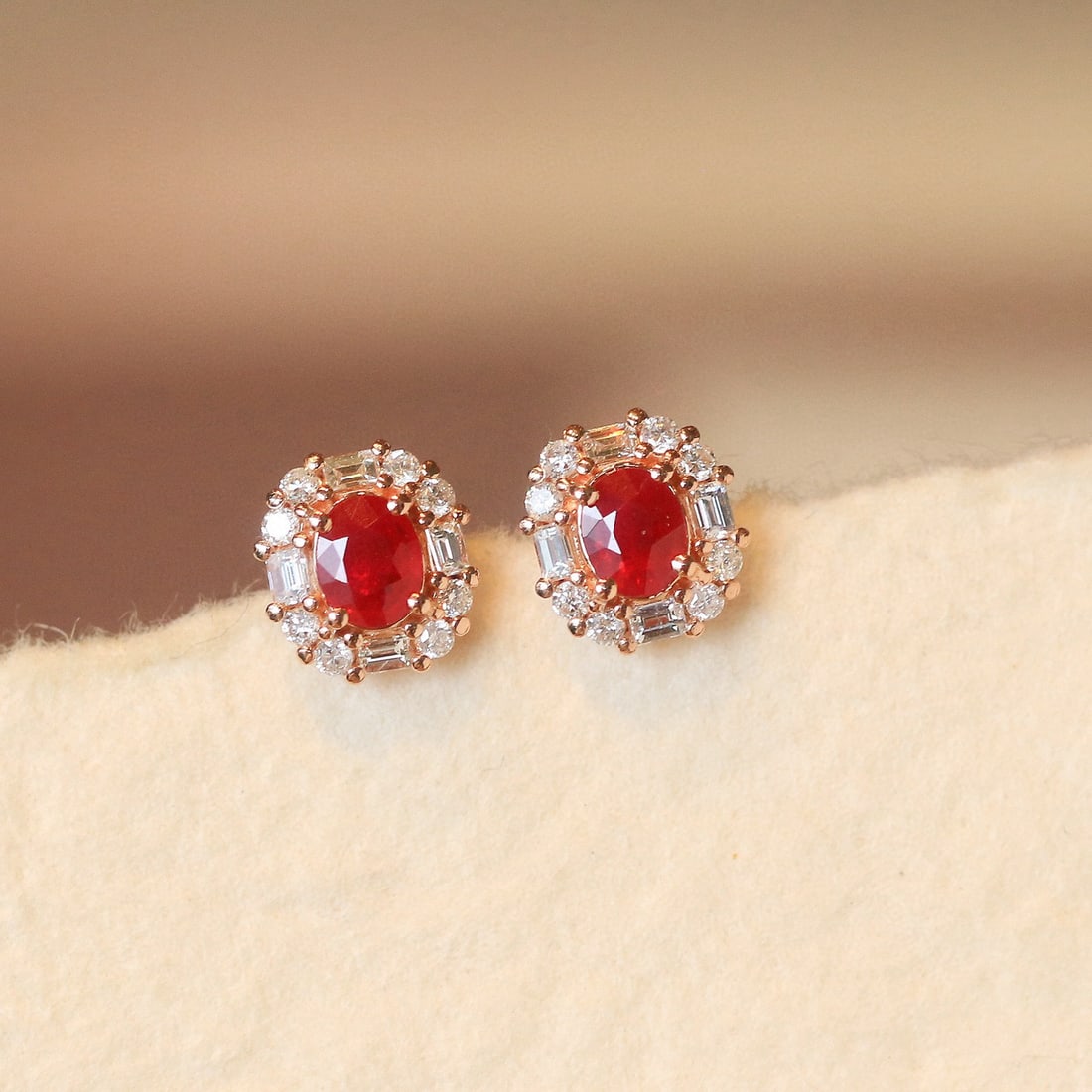 14k Gold 1.29 Ctw Natural Ruby & Diamond Earrings: Ref:230988122 // gold content:14k gold // main gemstone:ruby // shape:oval // carat weight:0. 8ct // color:pigeonblood red // treatment:natural // // adjacent gemstone 2 : diamond // shape:multiply