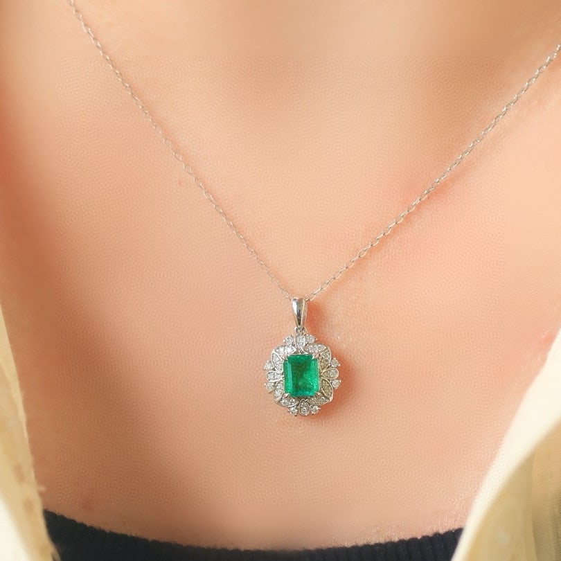 14k Gold 1.04 Ctw Natural Emerald & Diamond Pendant( Without Chain ) - 4