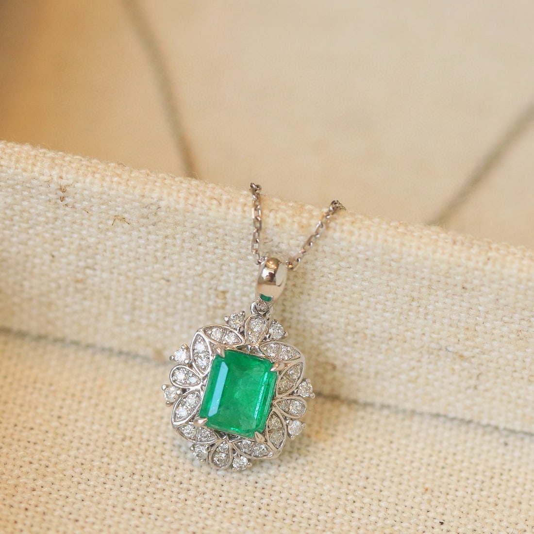 14k Gold 1.04 Ctw Natural Emerald & Diamond Pendant( Without Chain ) - 5