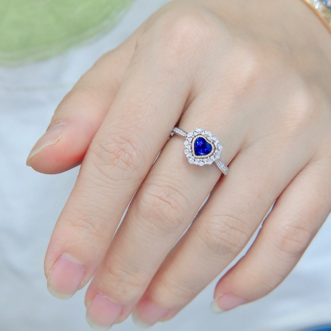 14k Gold 0.99 Ctw Natural Sapphire & Diamond Ring - 6