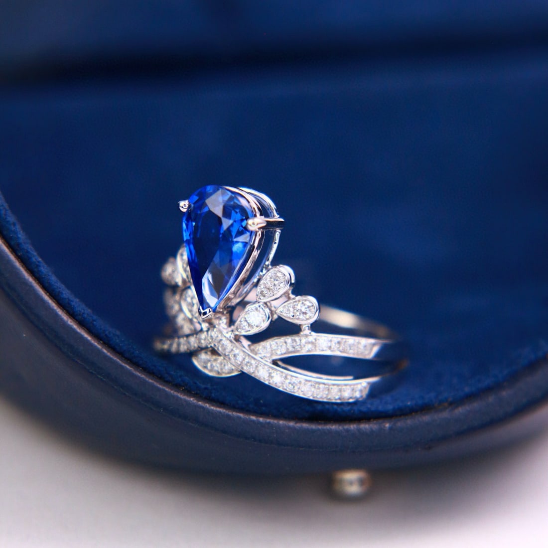 14k Gold 2.00 Ctw Vivid Blue Natural Sapphire & Diamond Ring - 2
