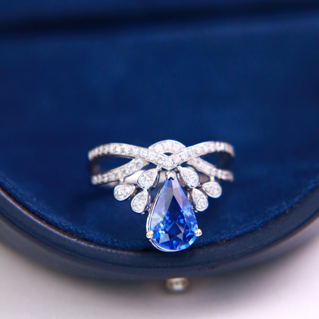 14k Gold 2.00 Ctw Vivid Blue Natural Sapphire & Diamond Ring - 3