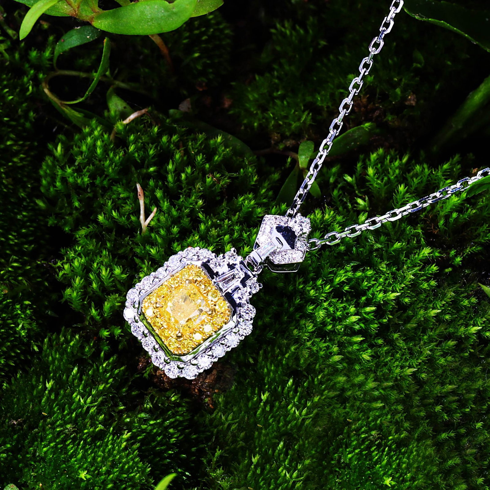 14k Gold 0.81 Ctw Natural Yellow Diamond & Diamond Pendant( Without Chain ): Ref:230988181 // gold content:14k gold // main gemstone:yellow diamond // shape:cushion // carat weight:0. 34ct // color:yellow // treatment:natural // // adjacent gemstone 2 : diamond //