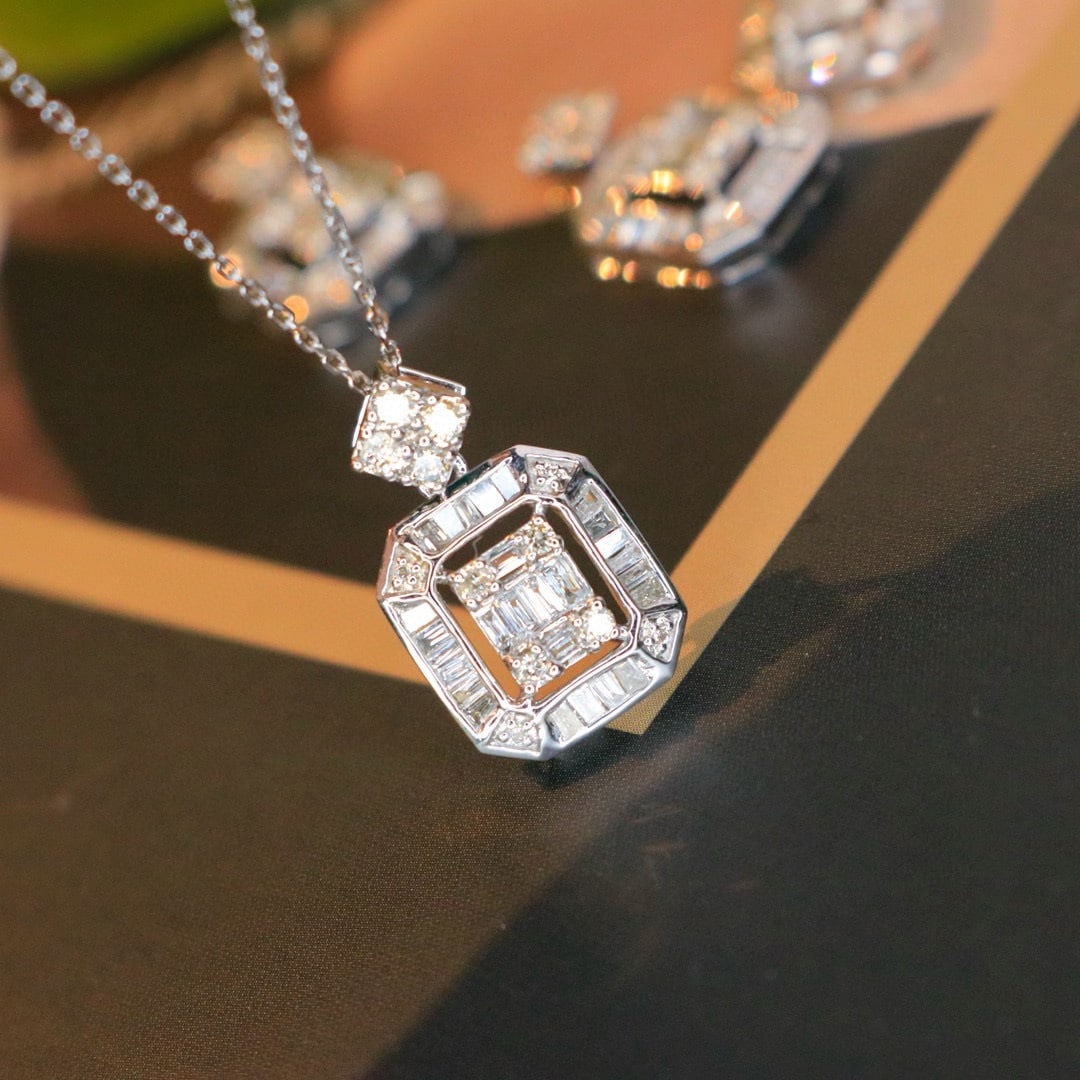 14k Gold 0.45 Ct Natural H Diamond Pendant( Without Chain ): Ref:230988184 // gold content:14k gold // main gemstone:diamond // shape:multiply // carat weight:0. 45ct // clarity grade:vs-si // color:h // treatment:natural // Condition: New Low Estimate: 1700