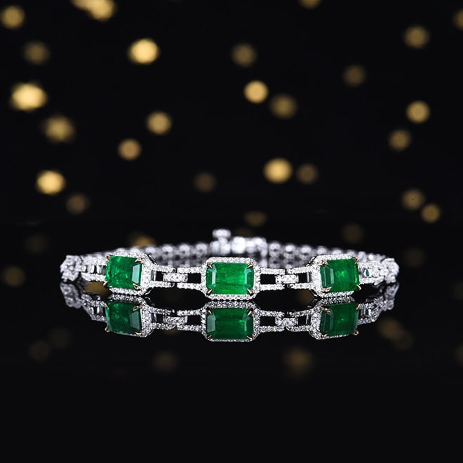 14k Gold 3.01 Ctw Vivid Green Natural Emerald & Diamond Bracelet: Ref:230988194 // gold content:14k gold // main gemstone:emerald // shape:octagonal // carat weight:2. 62ct // color:vivid green // treatment:natural // // adjacent gemstone 2 : diamond // number of