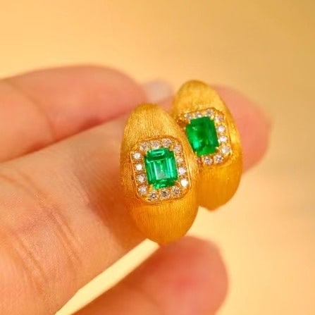 14k Gold 0.54 Ctw Vivid Green Natural Emerald & Diamond Earrings - 4