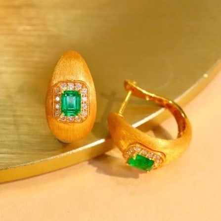 14k Gold 0.54 Ctw Vivid Green Natural Emerald & Diamond Earrings - 7