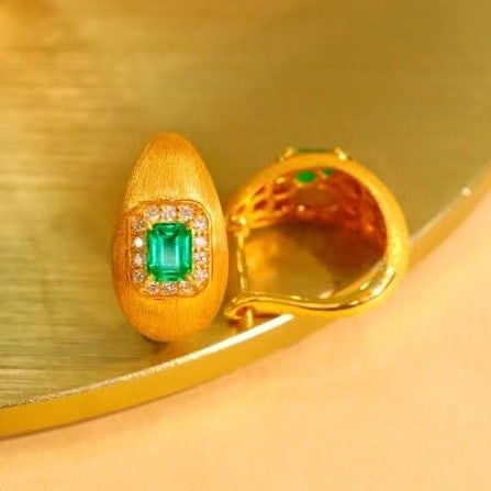 14k Gold 0.54 Ctw Vivid Green Natural Emerald & Diamond Earrings - 8