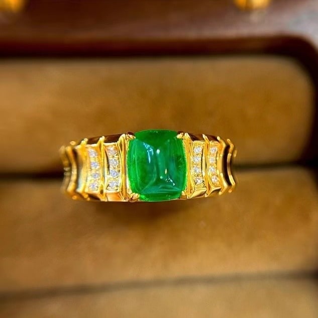 14k Gold 1.42 Ctw Vivid Green Natural Emerald & Diamond Ring: Ref:230988196 // gold content:14k gold // ring size:7. 25us // // main gemstone:emerald // shape:suger-loaf // carat weight:1. 35ct // color:vivid green // treatment:natural // // adjacent gemstone 2 