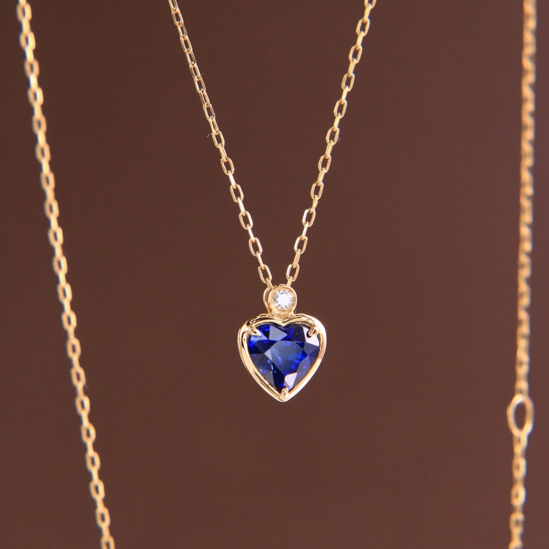 14k Gold 0.55 Ct Natural Sapphire & Diamond Necklace: Ref:230988199 // gold content:14k gold // main gemstone:sapphire // shape:heart // carat weight:0. 55ct // color:royal blue // treatment:natural // // adjacent gemstone 2 : diamond // shape:round //