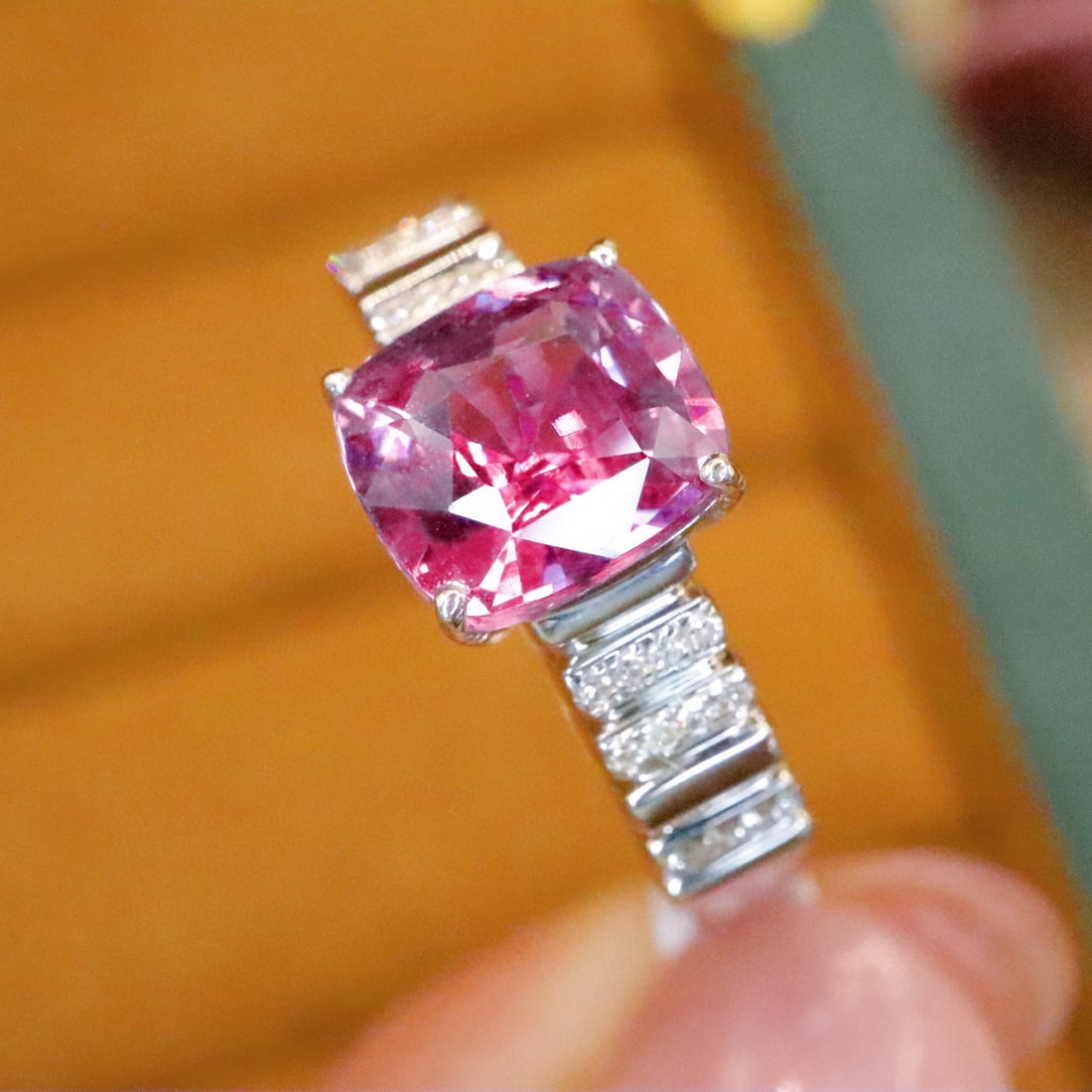 14k Gold 2.10 Ctw Natural Padparadscha Sapphire & Diamond Ring - 2