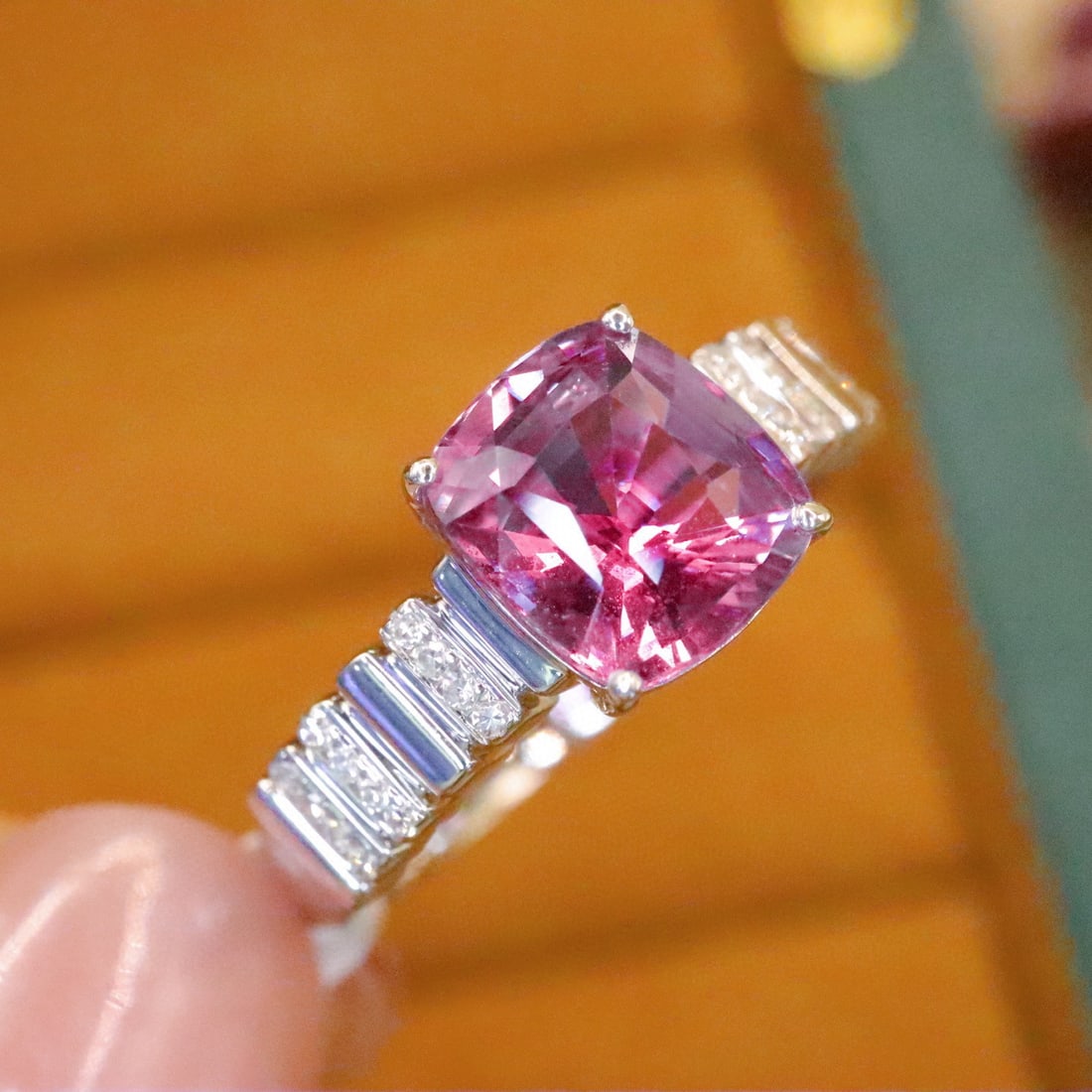 14k Gold 2.10 Ctw Natural Padparadscha Sapphire & Diamond Ring - 3