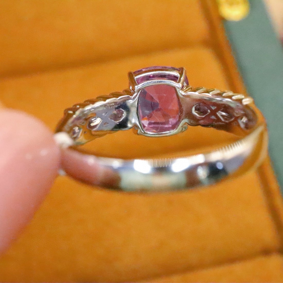 14k Gold 2.10 Ctw Natural Padparadscha Sapphire & Diamond Ring - 4
