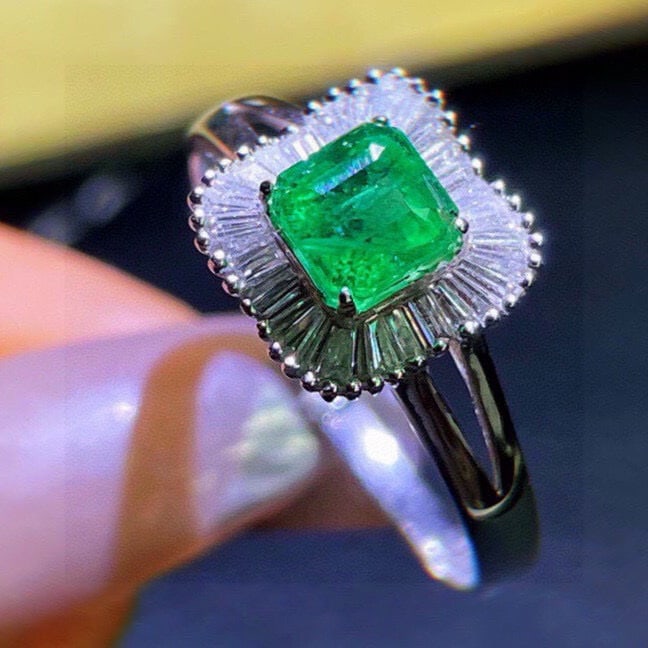 14k Gold 1.3 Ct Vivid Green Natural Emerald & Diamond Ring - 4