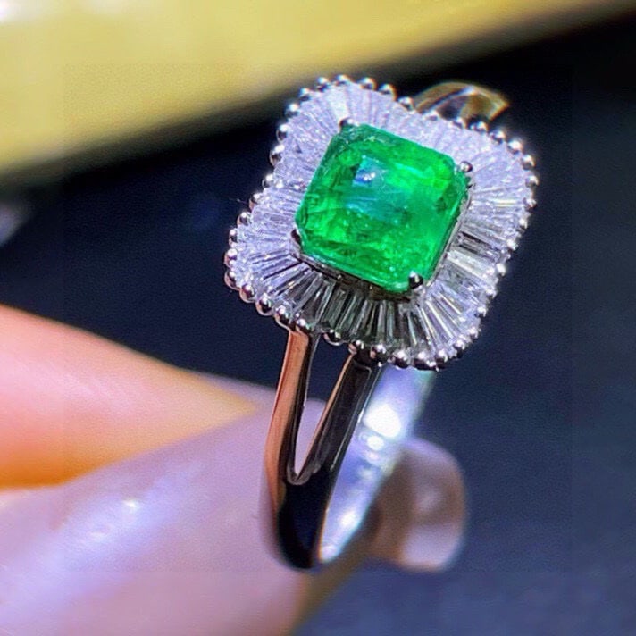 14k Gold 1.3 Ct Vivid Green Natural Emerald & Diamond Ring - 5