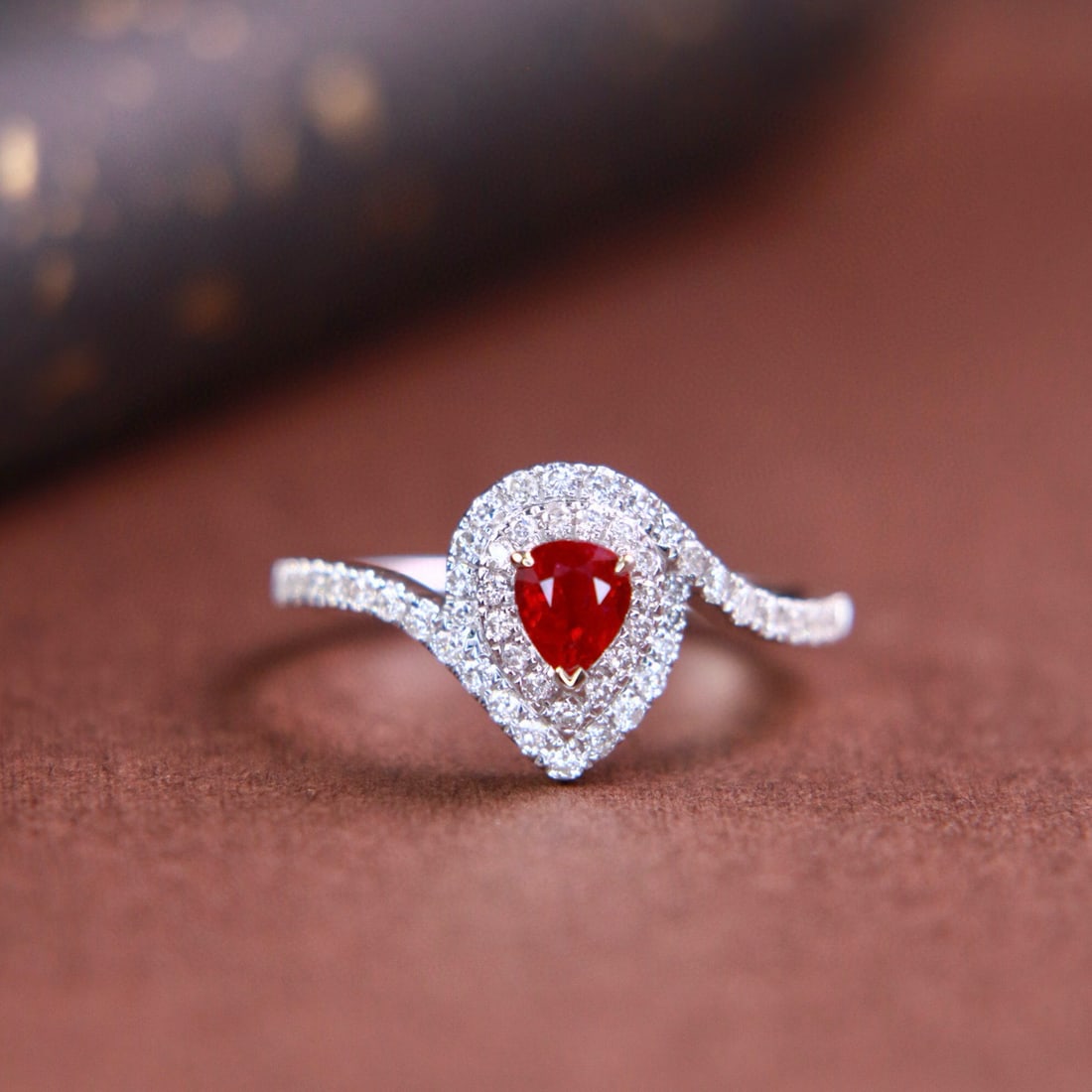 14k Gold 0.73 Ctw Natural Ruby & Diamond Ring: Ref:230988222 // gold content:14k gold // ring size:7. 25us // // main gemstone:ruby // shape:pear // carat weight:0. 4ct // color:pigeonblood red // treatment:natural // // adjacent gemstone 2 :