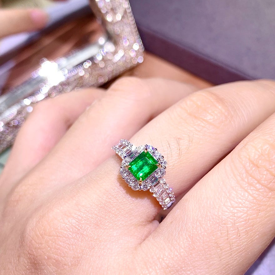 14k Gold 1.48 Ctw Vivid Green Natural Emerald & Diamond Ring - 4