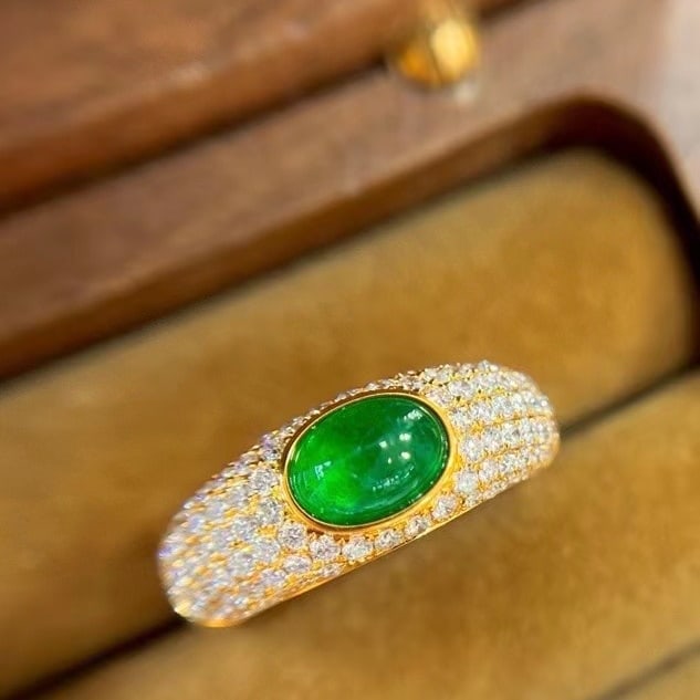 14k Gold 1.79 Ctw Vivid Green Natural Emerald & Diamond Ring: Ref:230988232 // gold content:14k gold // ring size:7. 25us // // main gemstone:emerald // shape:oval // carat weight:0. 95ct // color:vivid green // treatment:natural // // adjacent gemstone 2 : diam