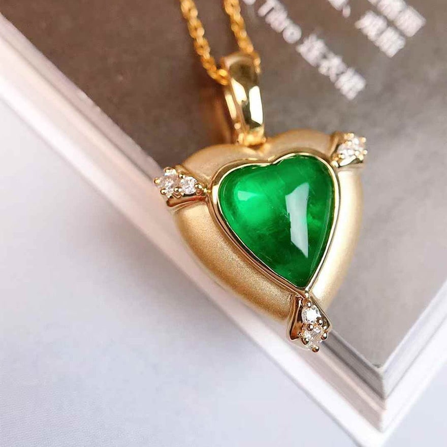 14k Gold 1.49 Ctw Vivid Green Natural Emerald & Diamond Pendant( Without Chain ): Ref:230988233 // gold content:14k gold // main gemstone:emerald // shape:heart // carat weight:1. 42ct // color:vivid green // treatment:natural // // adjacent gemstone 2 : diamond // shape:round // c