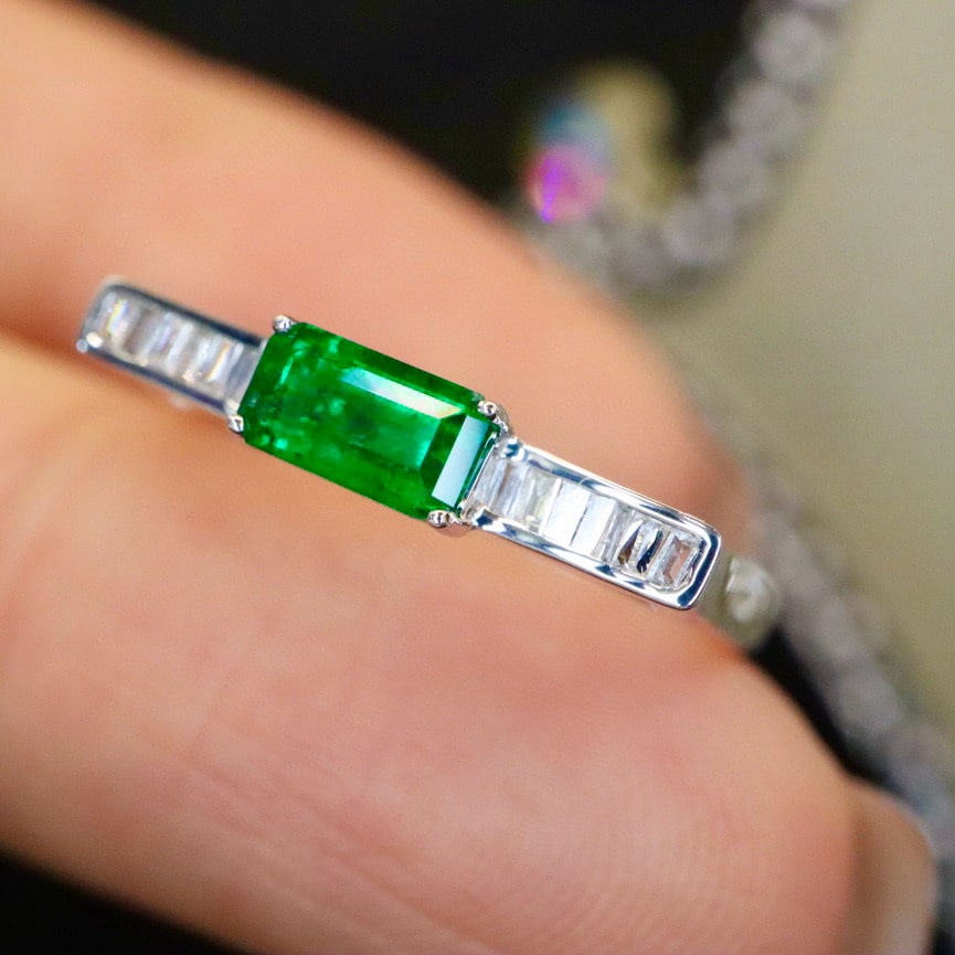 14k Gold 0.69 Ctw Vivid Green Natural Emerald & Diamond Ring - 5