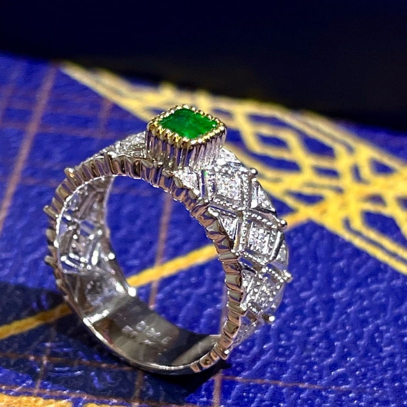 14k Gold 0.88 Ctw Vivid Green Natural Emerald & Diamond Ring - 2