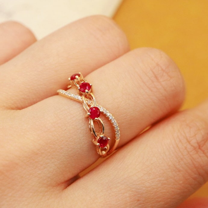 14k Gold 0.47 Ctw Natural Ruby & Diamond Ring - 6