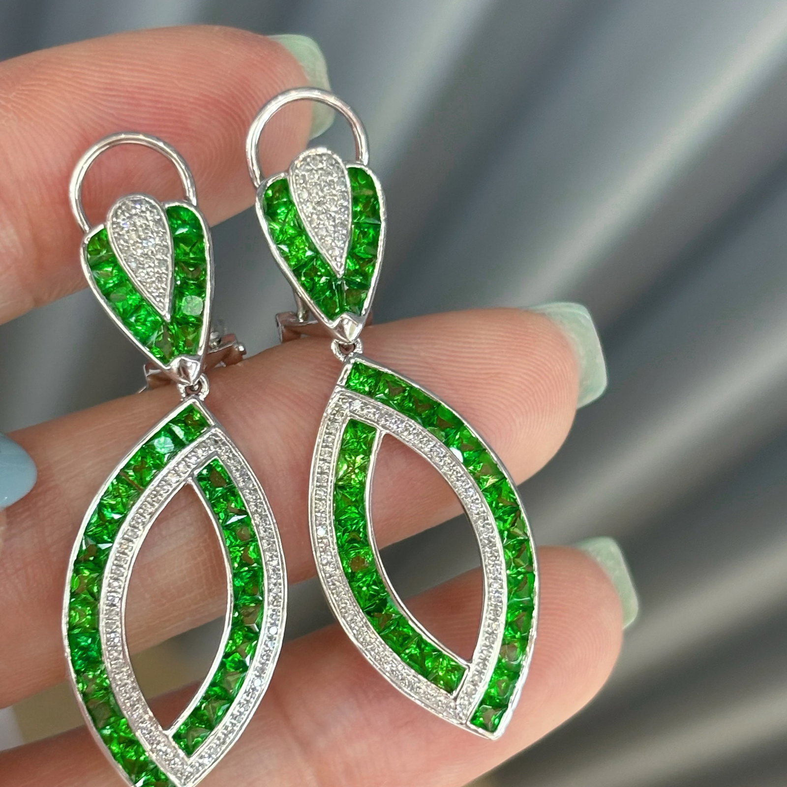 14k Gold 5.5 Ct Natural Tsavorite & Diamond Earrings: Ref:230988270 // gold content:14k gold // main gemstone:tsavorite // shape:princess // carat weight:5. 5ct // color:green // treatment:natural // // adjacent gemstone 2 : diamond // shape:round //