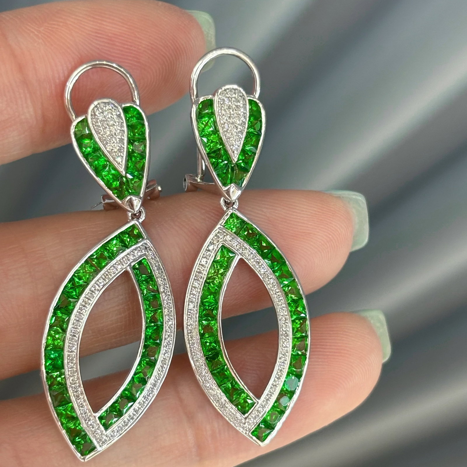 14k Gold 5.5 Ct Natural Tsavorite & Diamond Earrings - 2