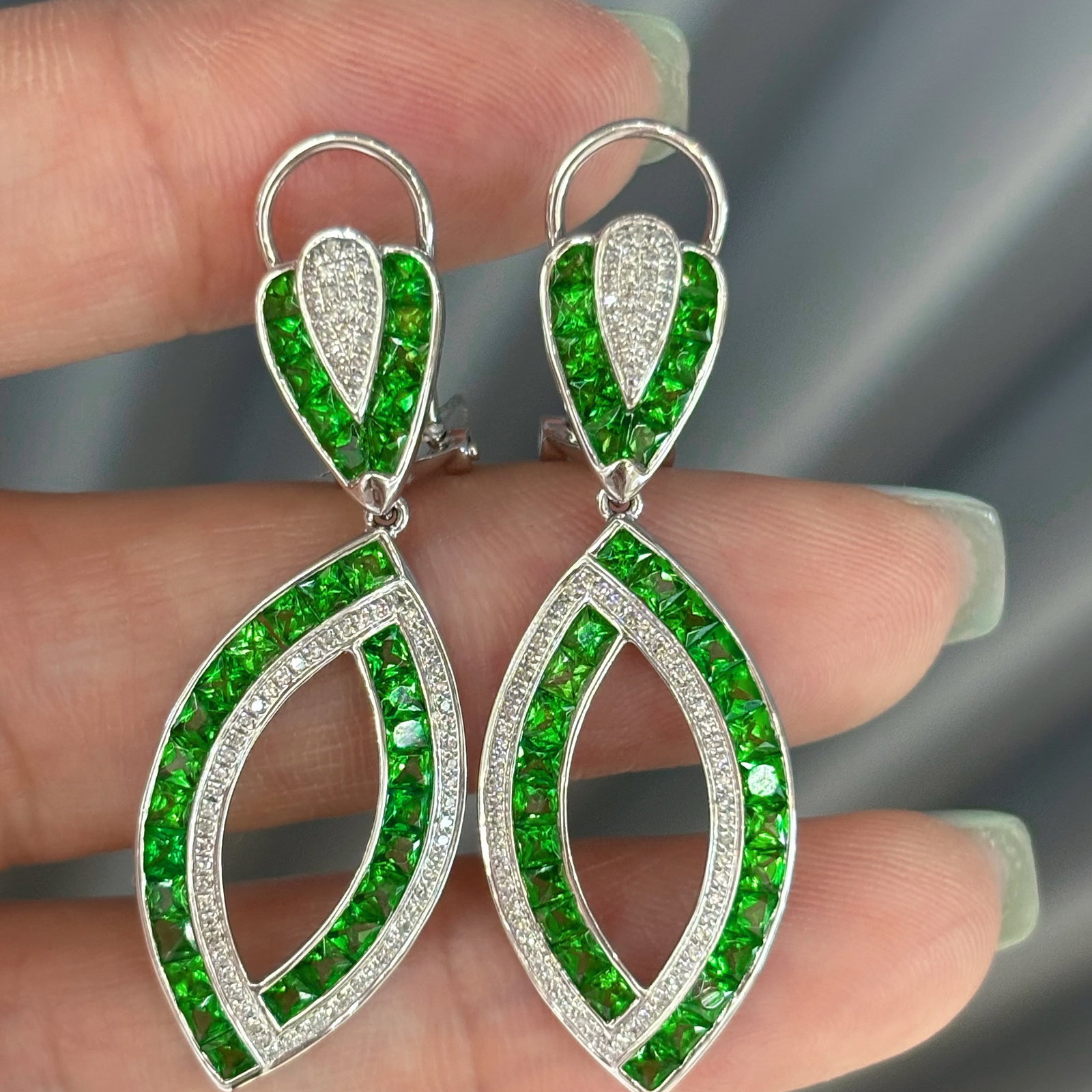 14k Gold 5.5 Ct Natural Tsavorite & Diamond Earrings - 3