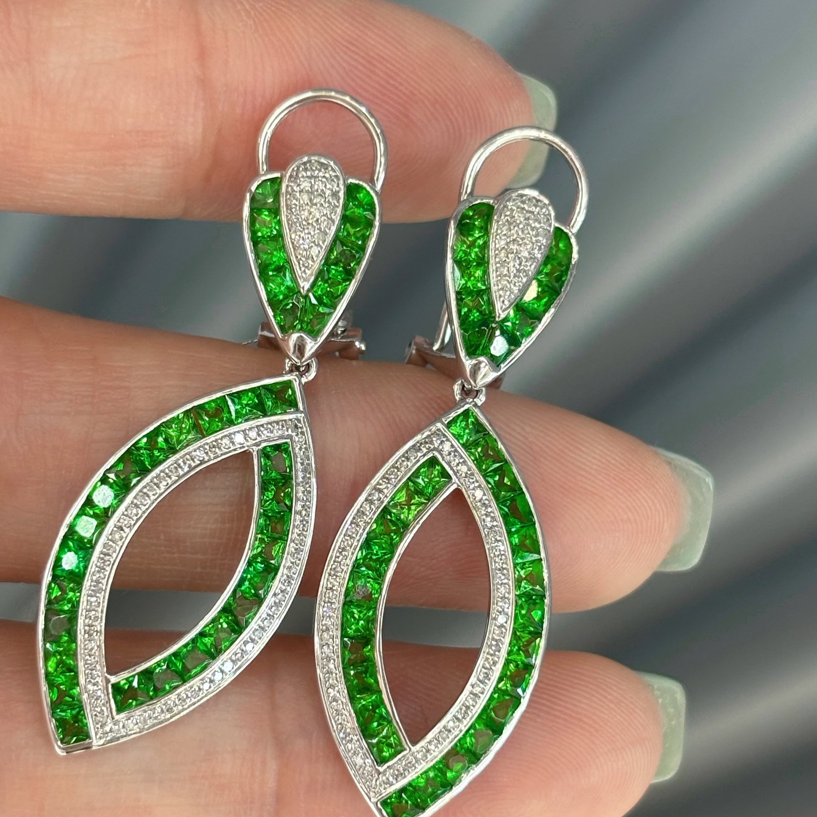 14k Gold 5.5 Ct Natural Tsavorite & Diamond Earrings - 4
