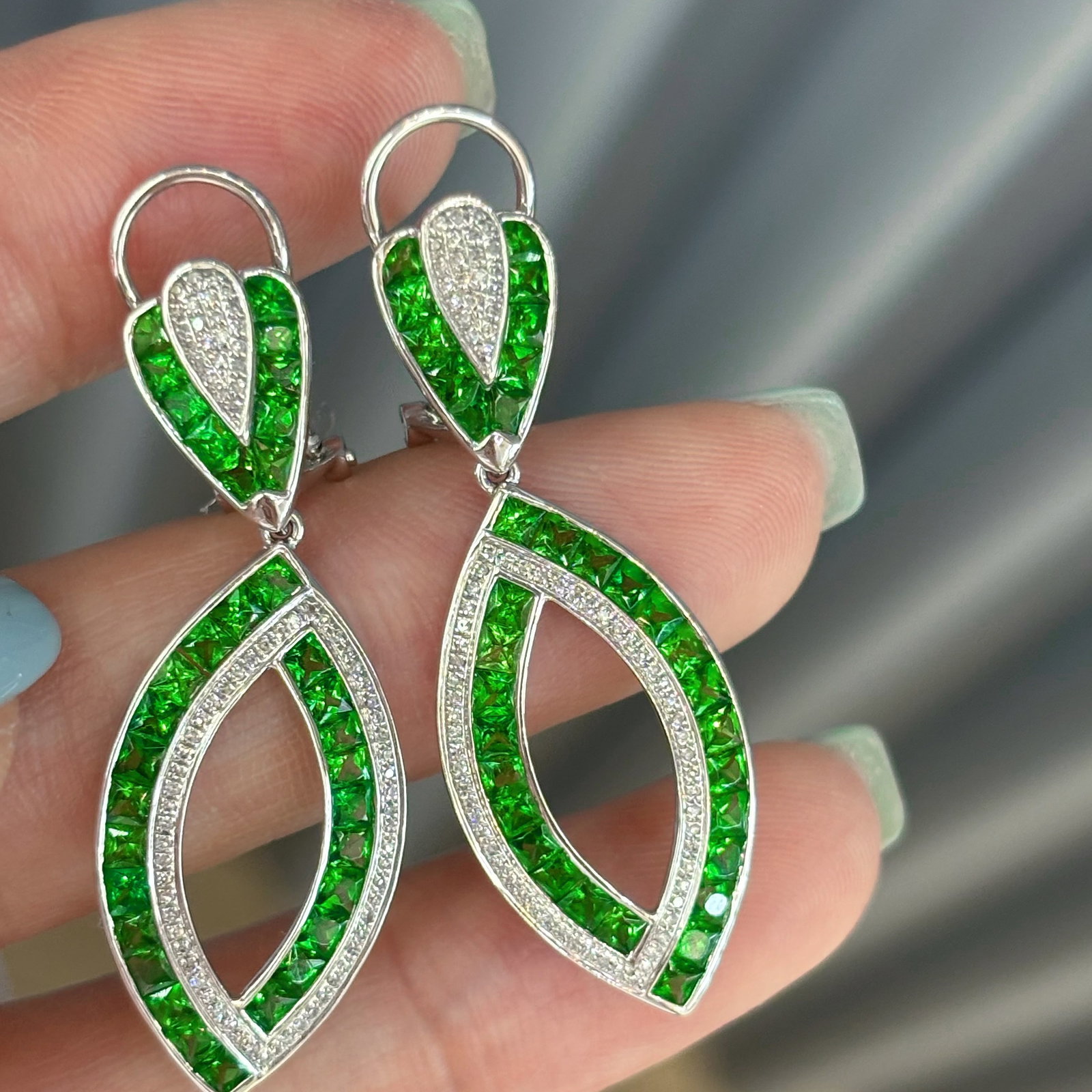 14k Gold 5.5 Ct Natural Tsavorite & Diamond Earrings - 6
