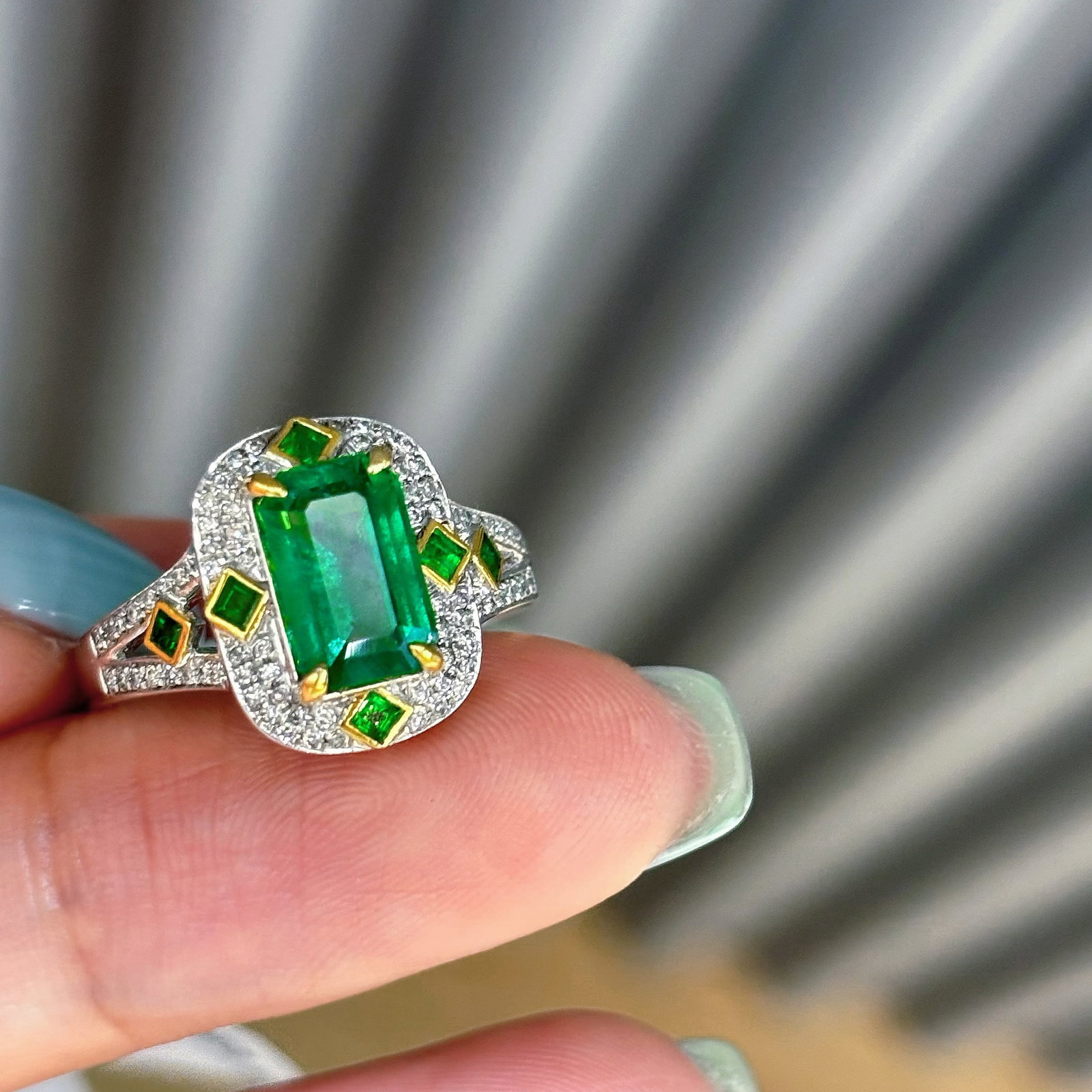 14k Gold 3.83 Ctw Vivid Green Natural Emerald & Sapphire Ring - 2