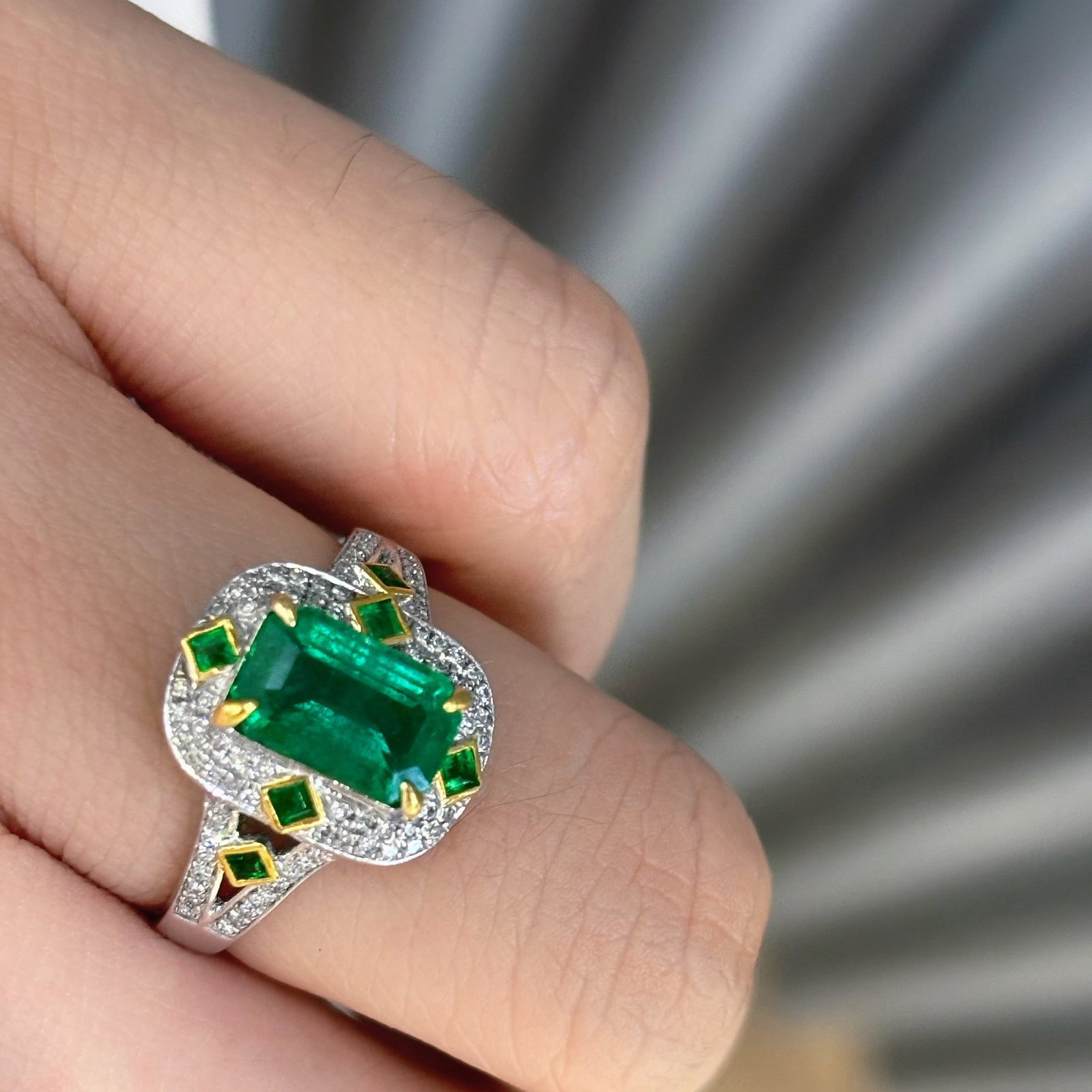 14k Gold 3.83 Ctw Vivid Green Natural Emerald & Sapphire Ring - 3