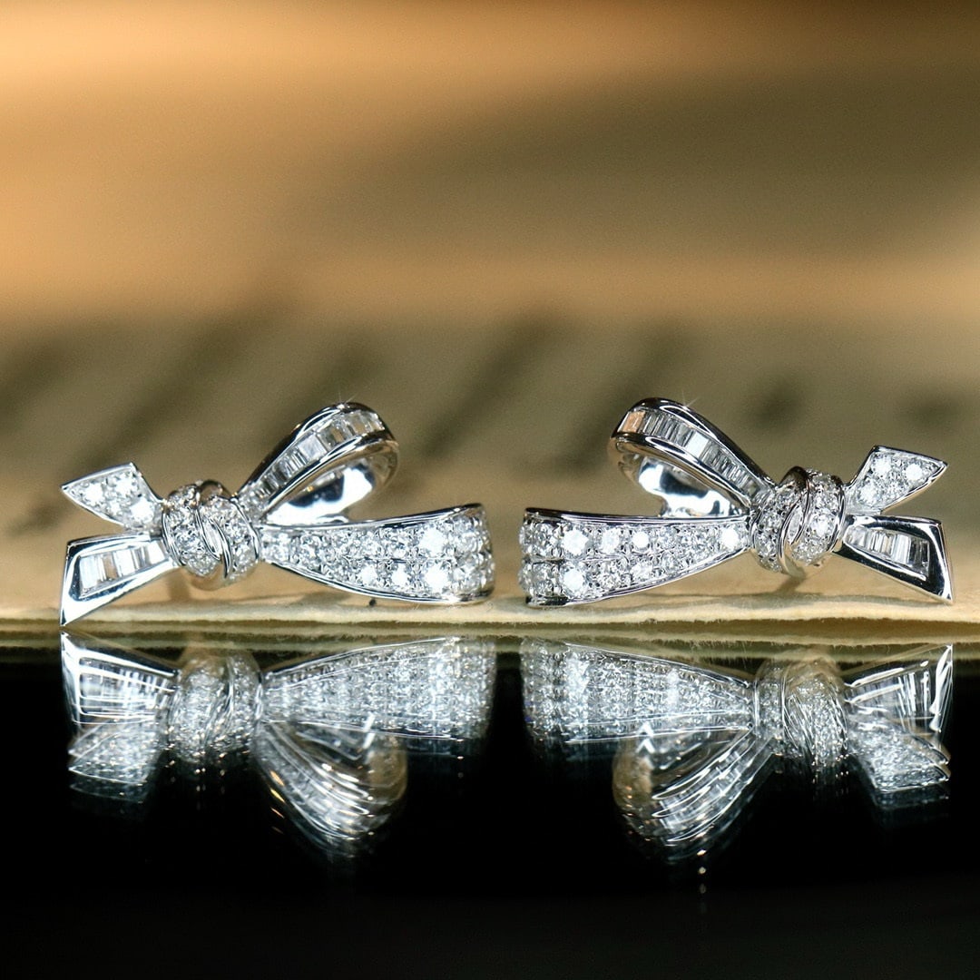 14k Gold 0.5 Ct Natural H Diamond Earrings: Ref:230988284 // gold content:14k gold // main gemstone:diamond // shape:multiply // carat weight:0. 5ct // clarity grade:vs-si // color:h // treatment:natural // Low Estimate: 2400 Condition: New