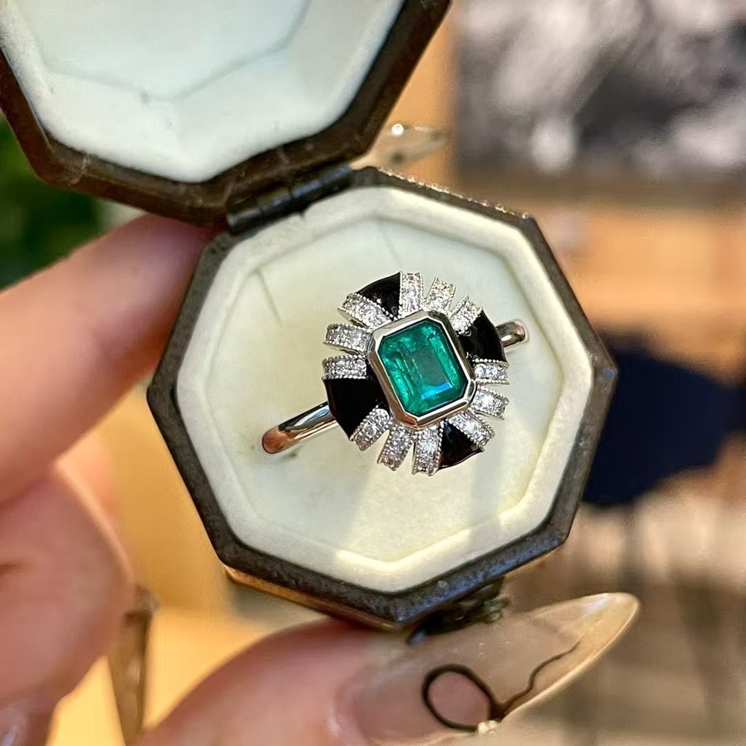14k Gold 0.5 Ct Vivid Green Natural Emerald & Diamond Ring: Ref:230988287 // gold content:14k gold // ring size:7. 25us // // main gemstone:emerald // shape:octagonal // carat weight:0. 5ct // color:vivid green // treatment:natural // // adjacent gemstone 2 :