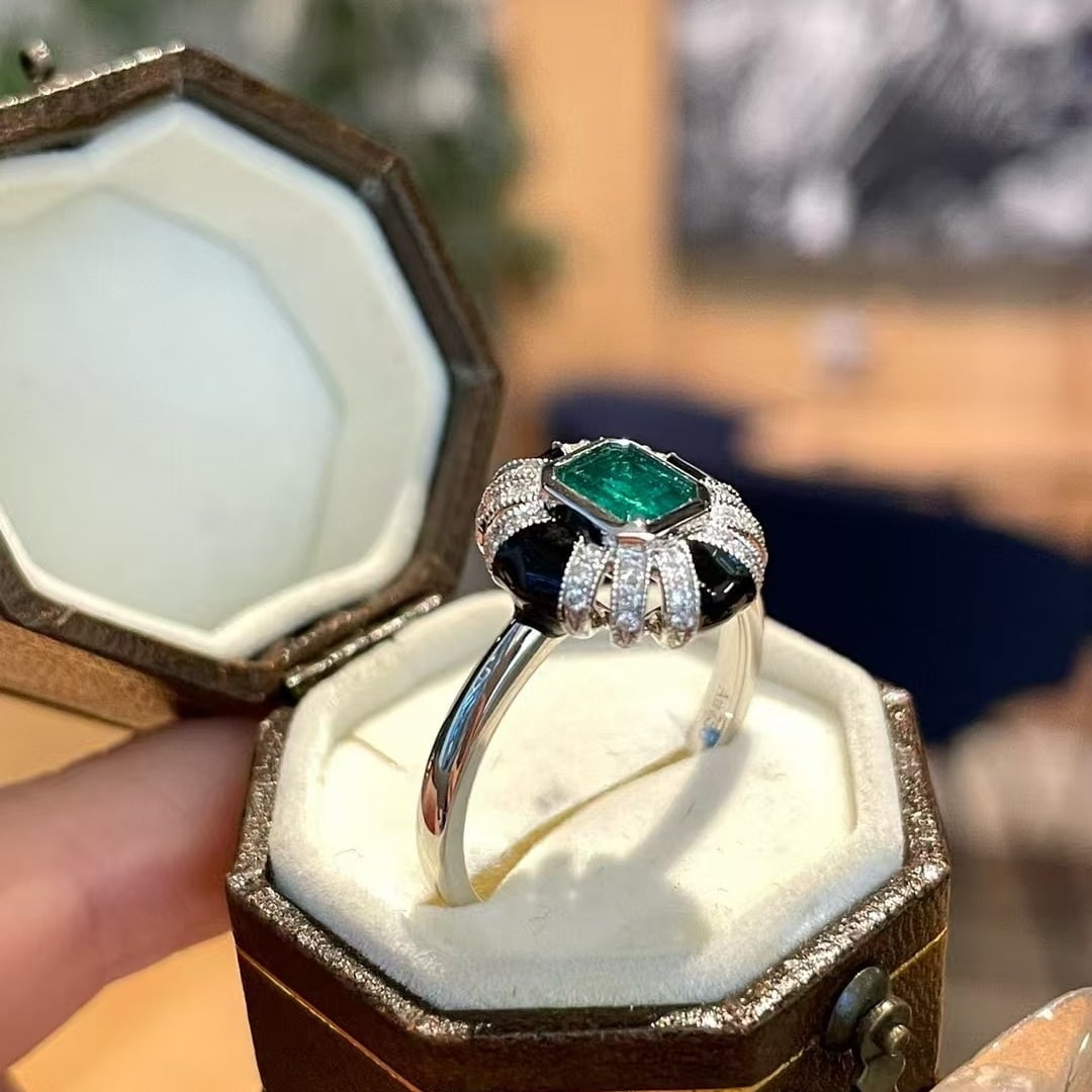 14k Gold 0.5 Ct Vivid Green Natural Emerald & Diamond Ring - 2