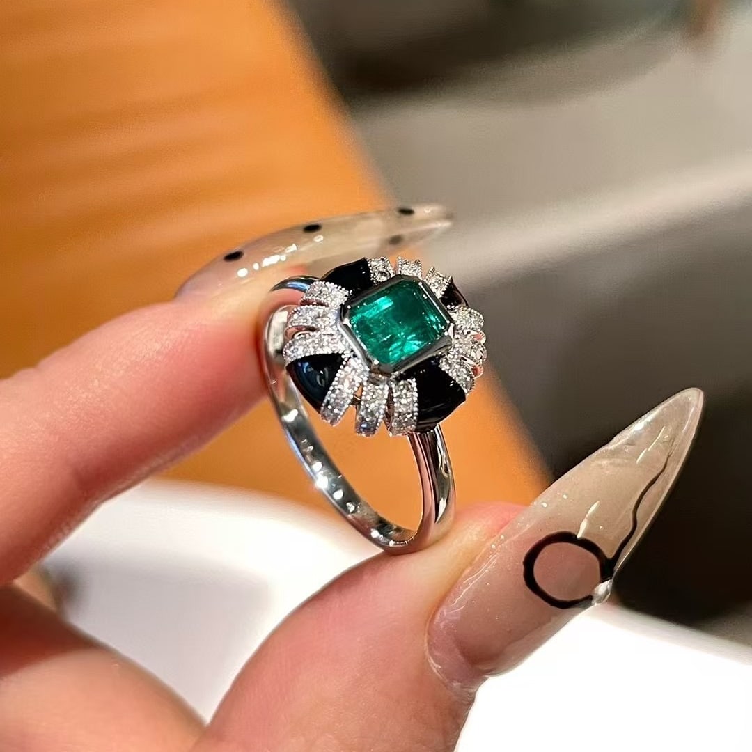 14k Gold 0.5 Ct Vivid Green Natural Emerald & Diamond Ring - 3