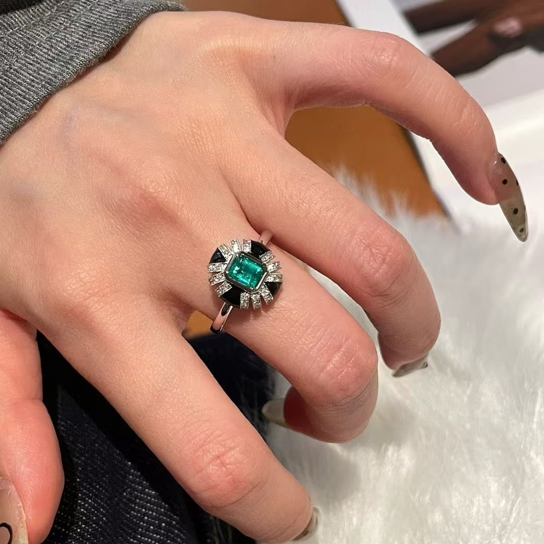 14k Gold 0.5 Ct Vivid Green Natural Emerald & Diamond Ring - 4