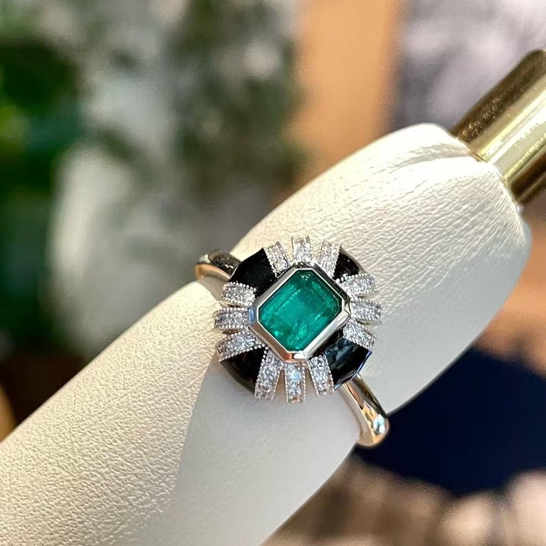 14k Gold 0.5 Ct Vivid Green Natural Emerald & Diamond Ring - 6