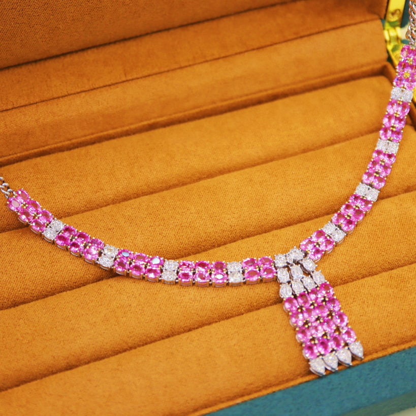 14k Gold 19.42 Ctw Natural Padparadscha Sapphire & Diamond Necklace: Ref:230988301 // gold content:14k gold // main gemstone:padparadscha sapphire // shape:oval // carat weight:18. 55ct // color:orangish pink // treatment:natural // // adjacent gemstone 2 : diamond //