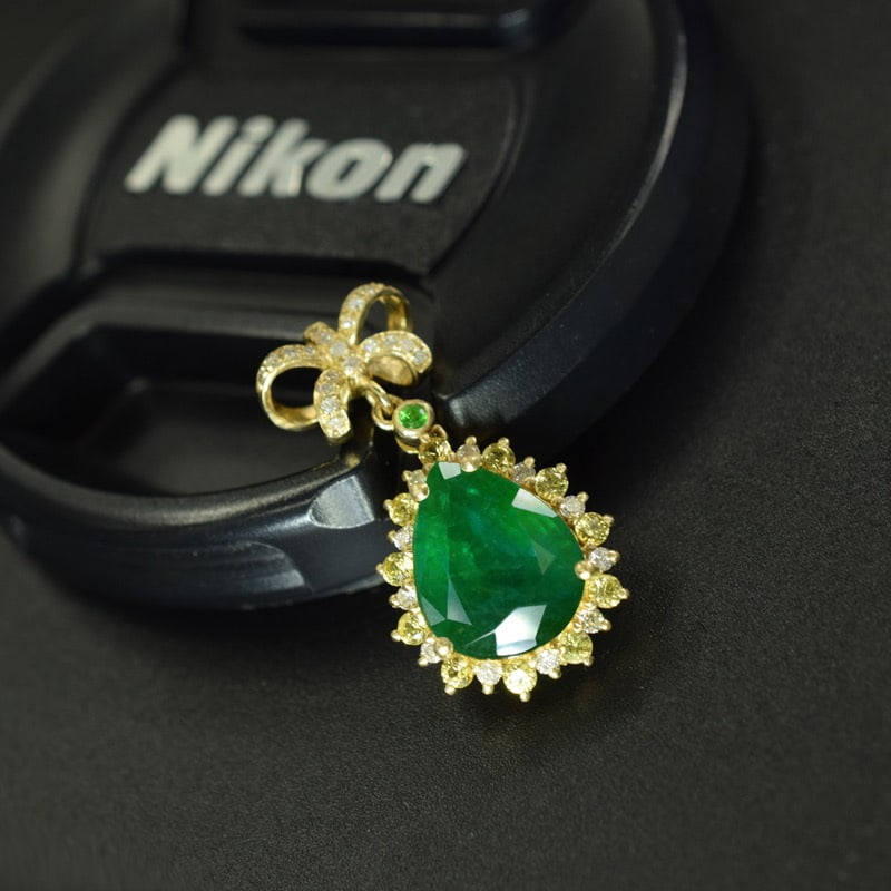 14k Gold 3.78 Ctw Vivid Green Natural Emerald & Diamond Pendant( Without Chain ): Ref:230988305 // gold content:14k gold // main gemstone:emerald // shape:pear // carat weight:3. 52ct // color:vivid green // treatment:natural // // adjacent gemstone 2 : diamond // shape:round // ca