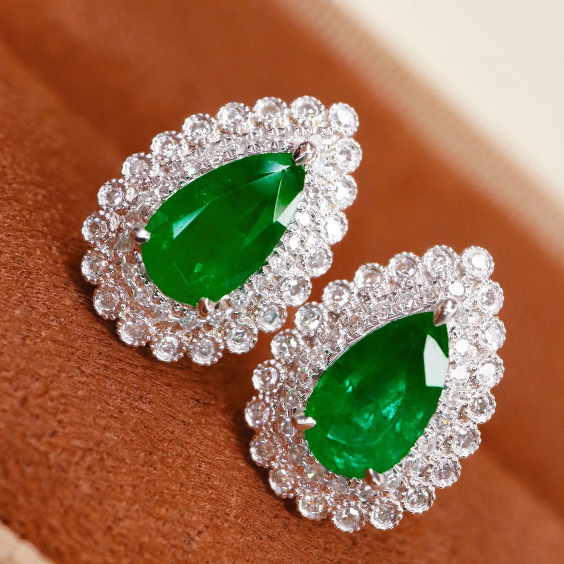 14k Gold 1.26 Ctw Vivid Green Natural Emerald & Diamond Earrings - 3