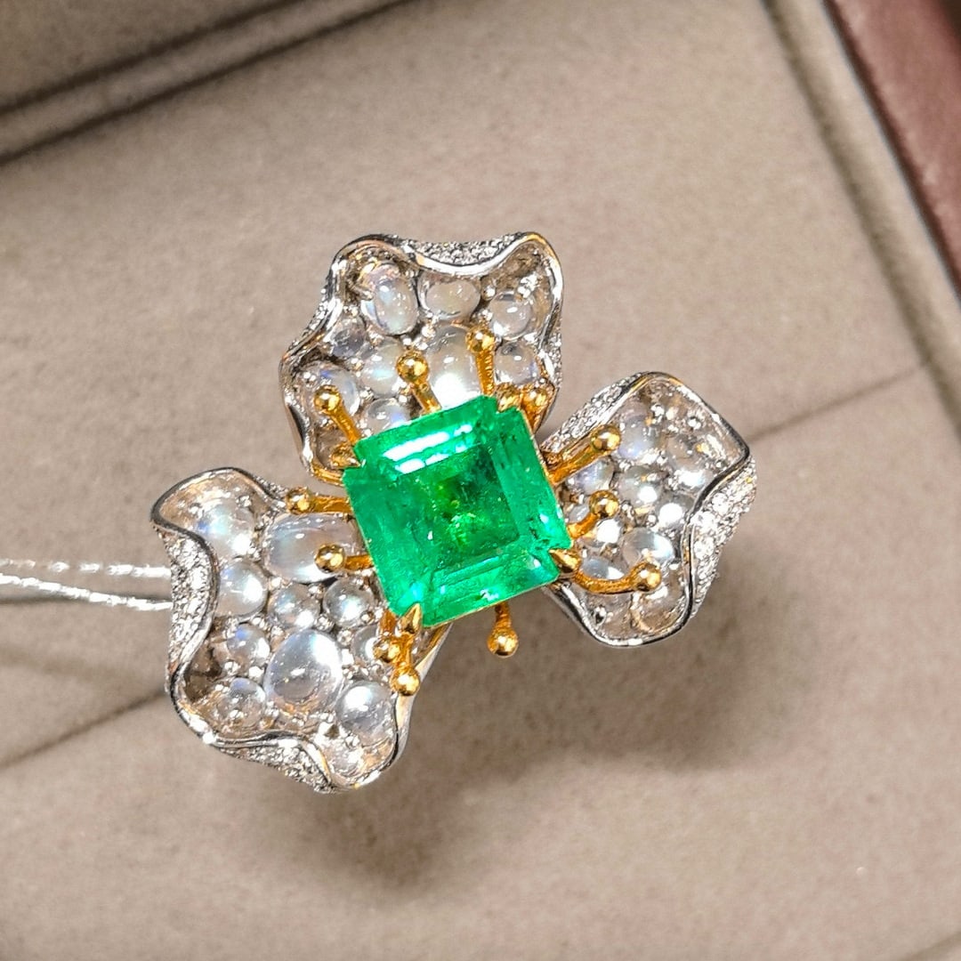 14k Gold 2.73 Ctw Vivid Green Natural Emerald & Diamond Ring: Ref:230988307 // gold content:14k gold // ring size:7. 25us // // main gemstone:emerald // shape:octagonal // carat weight:2. 43ct // color:vivid green // treatment:natural // // adjacent gemstone 2 :
