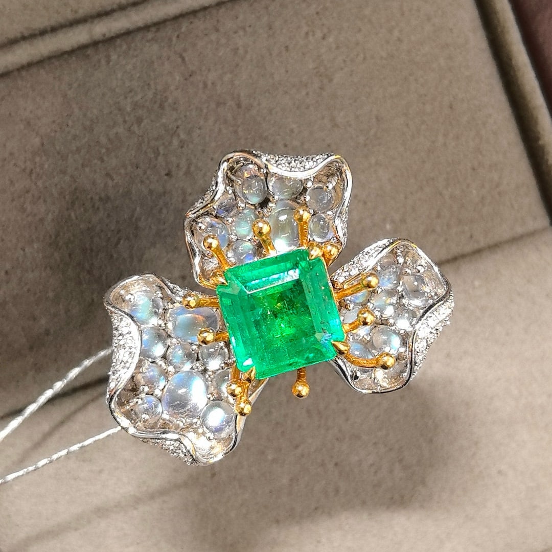 14k Gold 2.73 Ctw Vivid Green Natural Emerald & Diamond Ring - 2