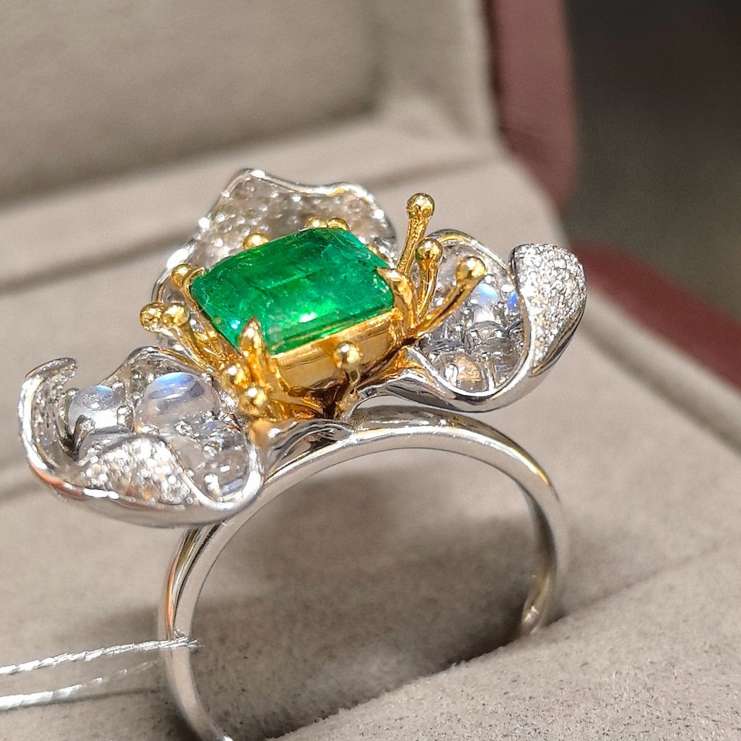 14k Gold 2.73 Ctw Vivid Green Natural Emerald & Diamond Ring - 4